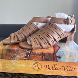 Bella Vita Women’s Betsy Block Sandal, 5.5 zipper new leather